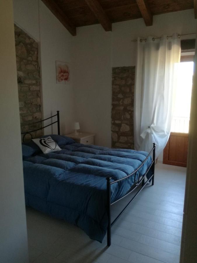 B&B Pozzo Innamorato 蒙泰内罗迪比萨恰 外观 照片