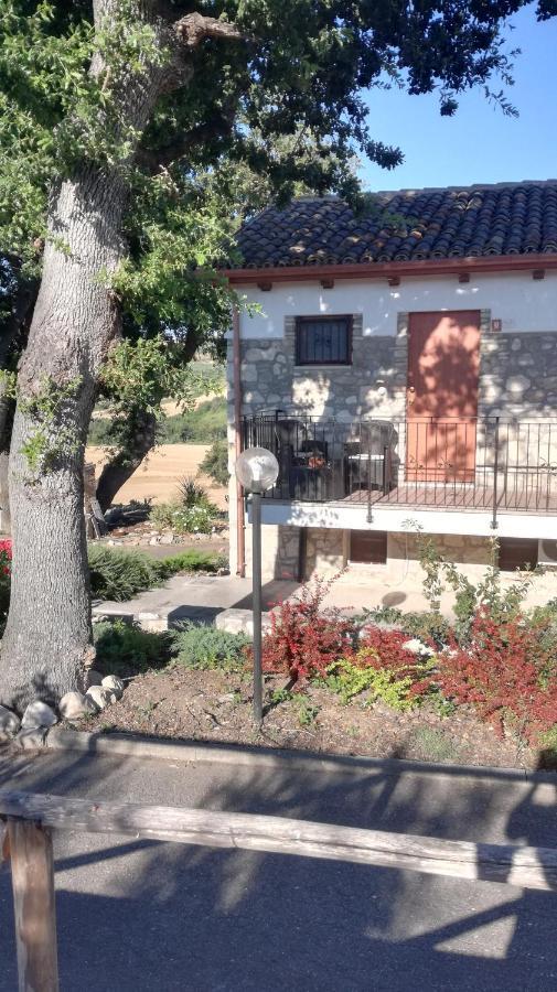 B&B Pozzo Innamorato 蒙泰内罗迪比萨恰 外观 照片
