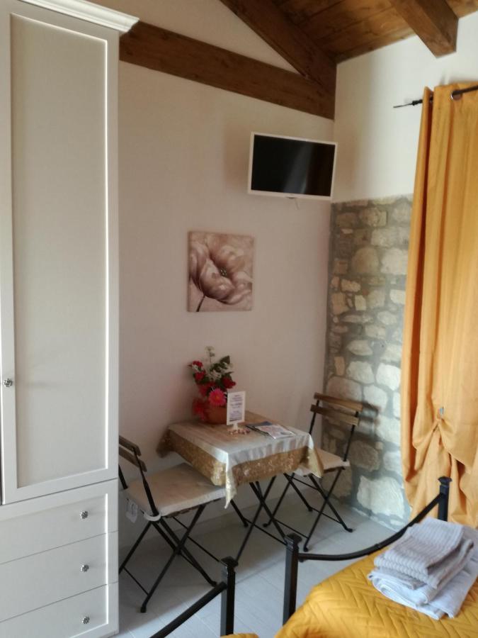 B&B Pozzo Innamorato 蒙泰内罗迪比萨恰 外观 照片