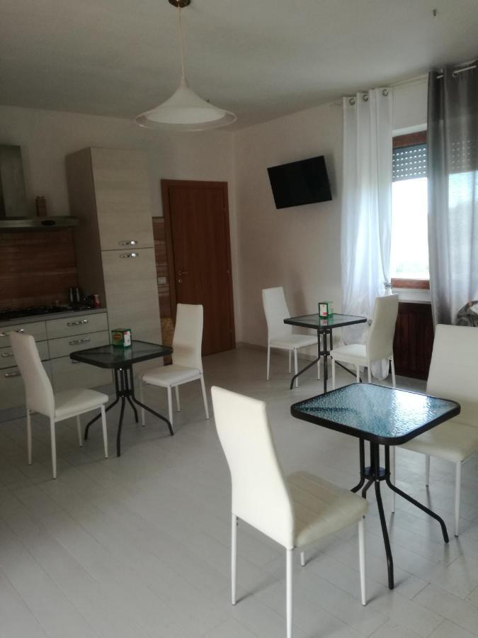 B&B Pozzo Innamorato 蒙泰内罗迪比萨恰 外观 照片
